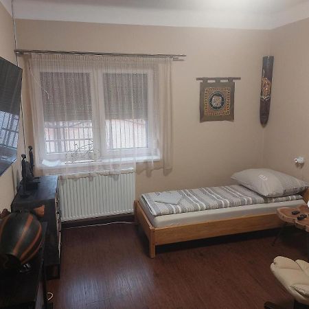 Feher Galamb Apartman Gyál Buitenkant foto